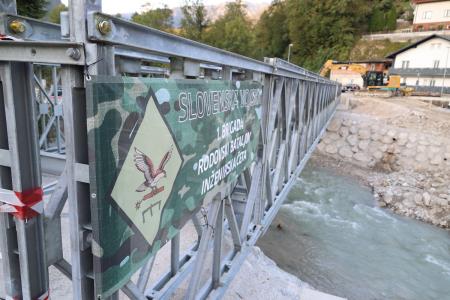 Začetek gradnje začasnega mostu v Stranjah in popolna zapora na območju gradnje (3)